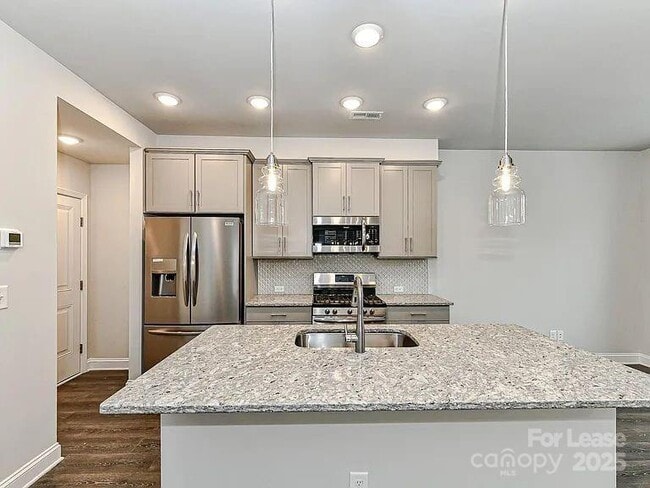 Building Photo - 1225 Kohler Ave