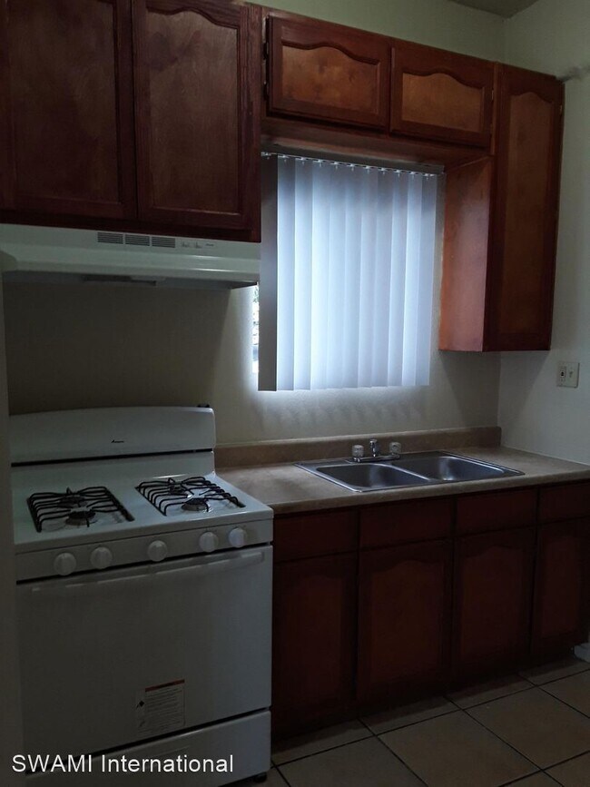 Foto del edificio - 1035-1035 W 102nd St