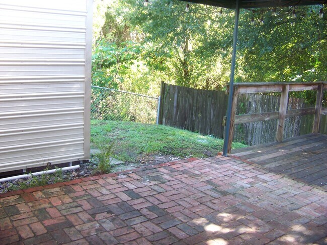 Building Photo - 2 Bedroom, 2 Bath home in Plant City