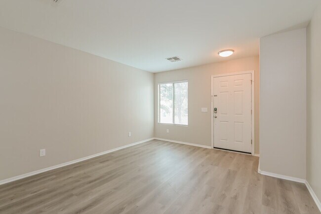 Foto del edificio - 660 W Cholla Crest Dr