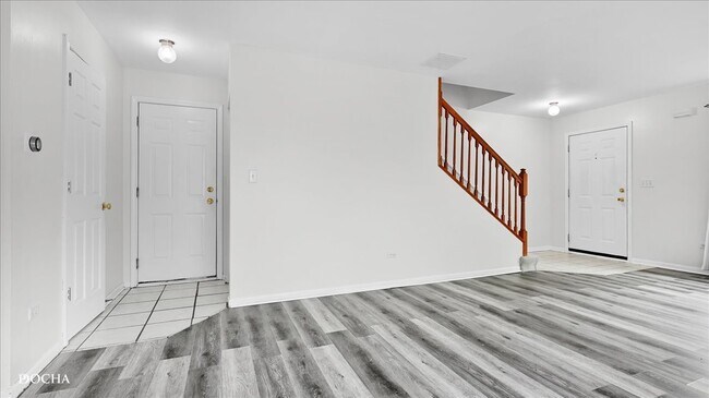 Foto del edificio - 2449 Mayfield Dr