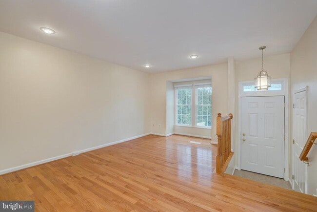 Building Photo - 6537 Parish Glebe Ln