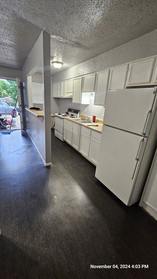 Photo - 5424 -26 Helmick Ave Apartment