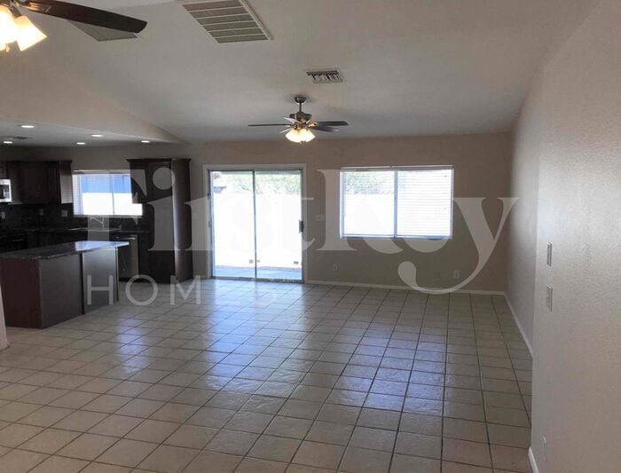 Building Photo - 11740 N 80th Dr