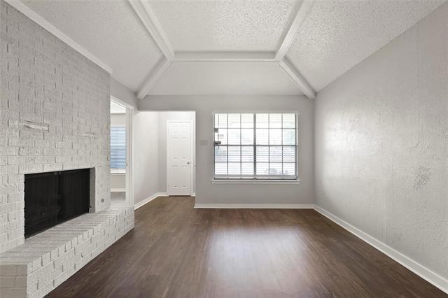 Building Photo - 3122 Royal Ln