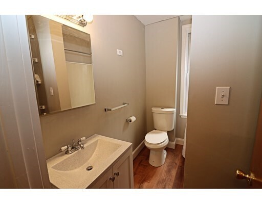 Building Photo - 5 Wave Way Ave