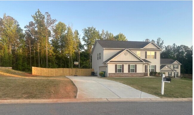 Foto del edificio - 4BR/2.5BA | Newly Renovated Single Family Home | Fully Fenced Backyard| In  Milledgeville!