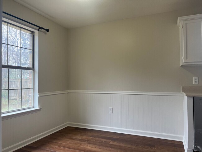 Building Photo - 1505 Hathaway Dr