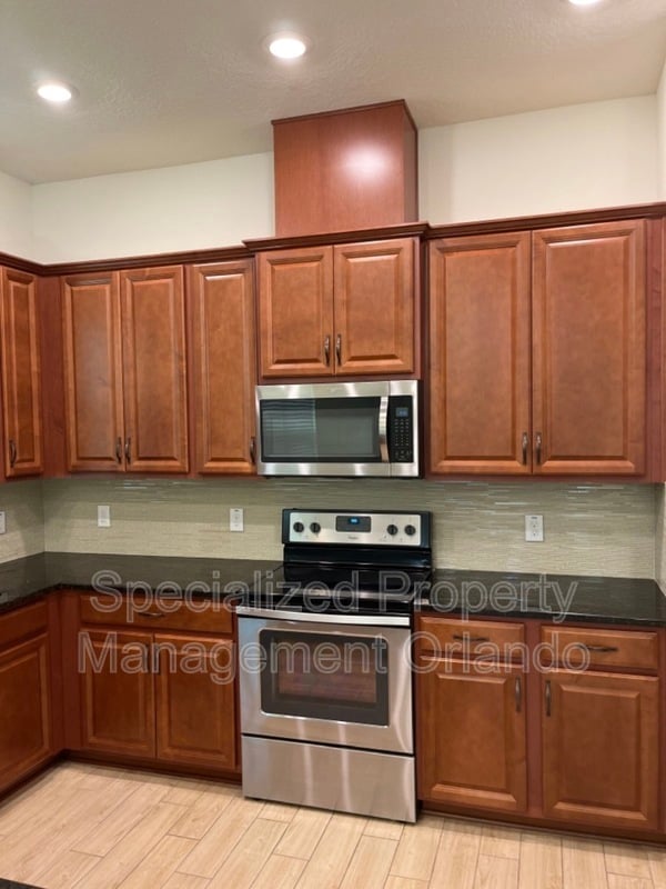 Building Photo - 9462 Meadow Hunt Way