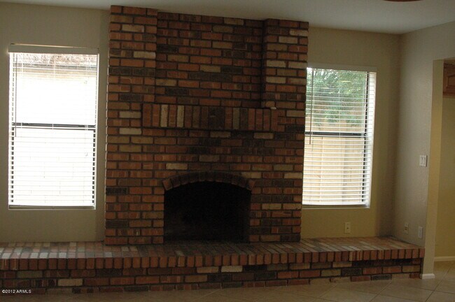 Building Photo - 1929 E La Vieve Ln