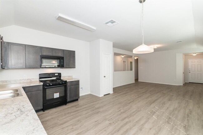 Foto del edificio - 8603 Hilda Oaks Dr