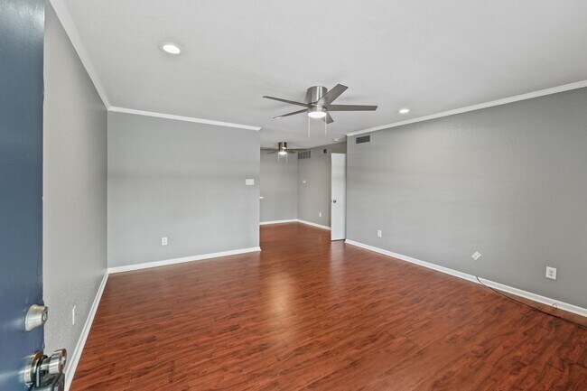 Foto del edificio - 2350 Bering Dr