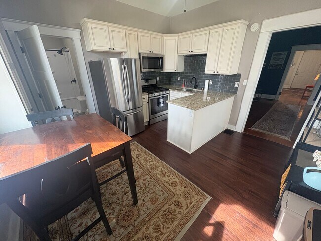 Foto del edificio - GERMANTOWN 2-BED 2-BATH FENCED YARD