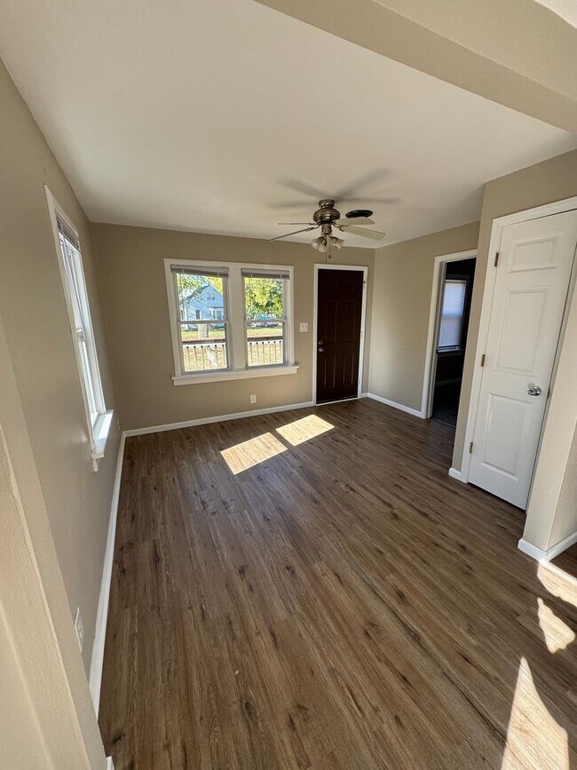 Foto del edificio - Two Bedroom One Bathroom Home in Machesney...