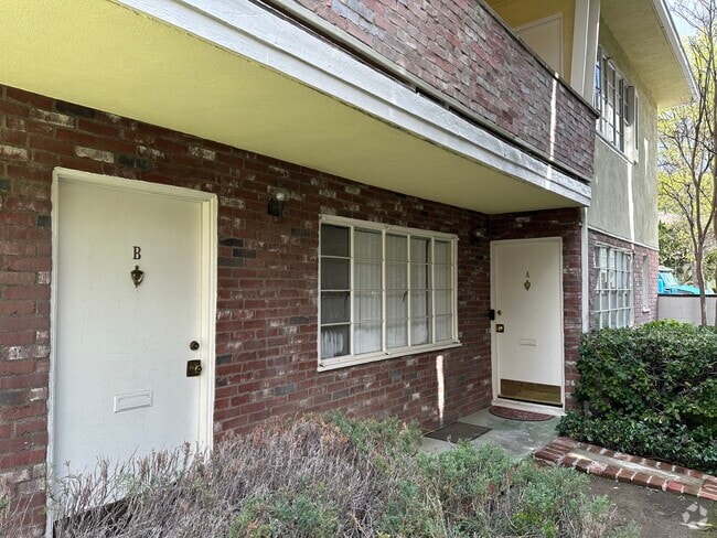 Building Photo - 131 N Pass Ave