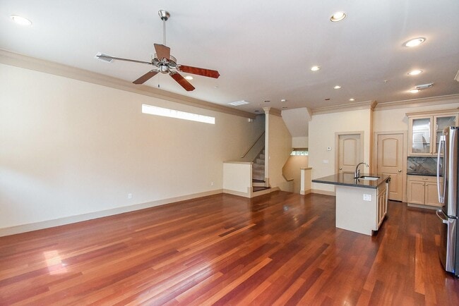 Building Photo - 953 Yale St