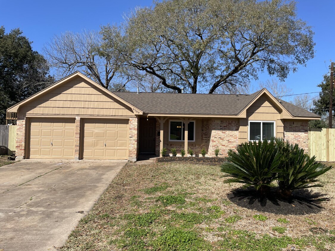 Primary Photo - 9707 Southport Dr