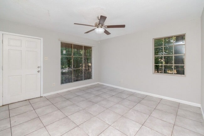 Building Photo - Charming Brick Home Close to Downtown Mobile and Quick Access to I-10!