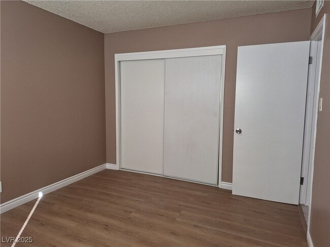 Building Photo - 489 North Cir