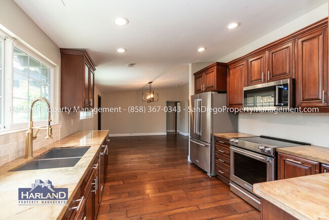 Foto del edificio - 6271 Soledad Mountain Rd
