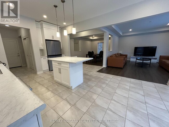 Building Photo - 3596 Carolinia Ct