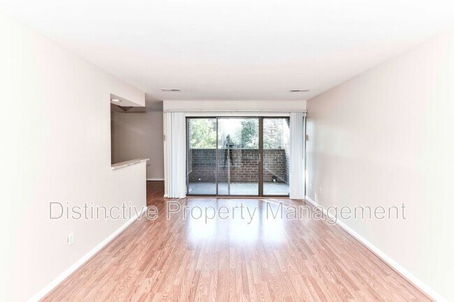 Building Photo - 11244 Chestnut Grove Square