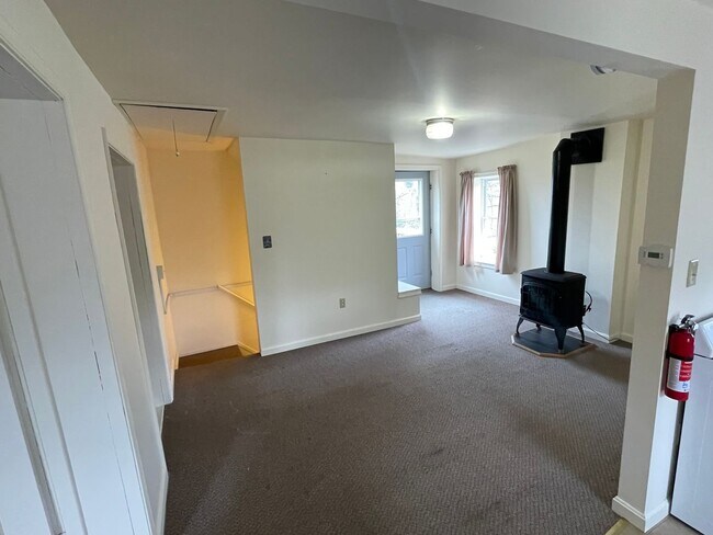 Building Photo - Upstairs 1 Bedroom, 1 Bathroom Apartment - Shippensburg, PA!