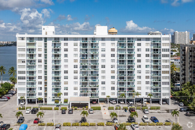 Additional Building View - Stratford House Condominiums