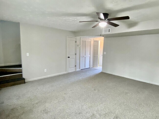Building Photo - 2521 Sweetridge Ct