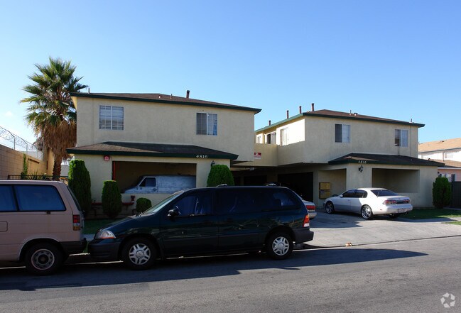 Foto del edificio - 4816-4818 W 118th Pl