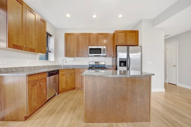 Building Photo - 4817 N Kimball Ave