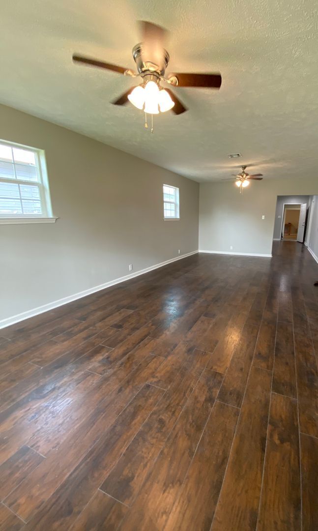 Foto del edificio - 2915 Enterprise Blvd