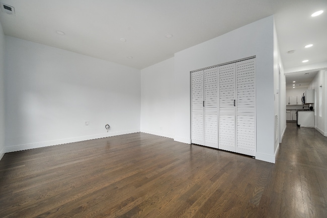 Building Photo - 1229 W 32nd Pl
