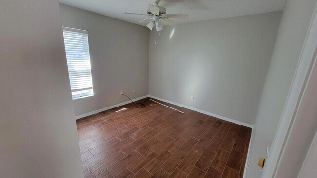 Foto del edificio - 15319 STARLEIGH ROAD