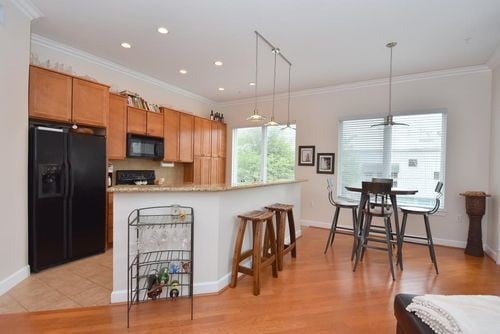 Building Photo - 100 Willard St