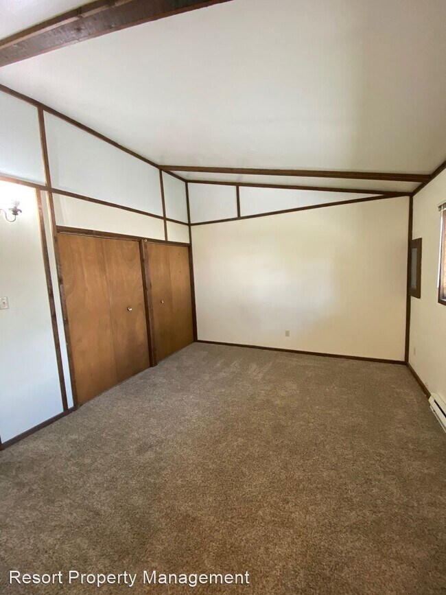 Building Photo - 423 Kluth St