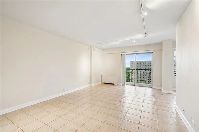 Foto del edificio - 7033 N Kedzie Ave
