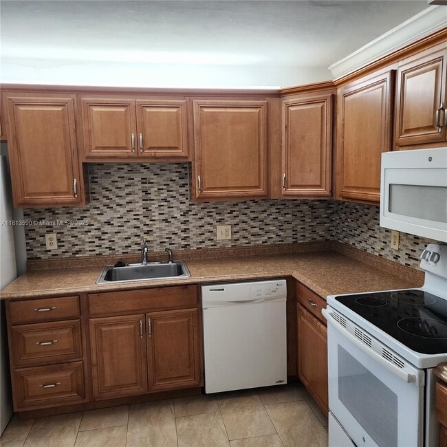 Building Photo - 342 Lakeview Dr
