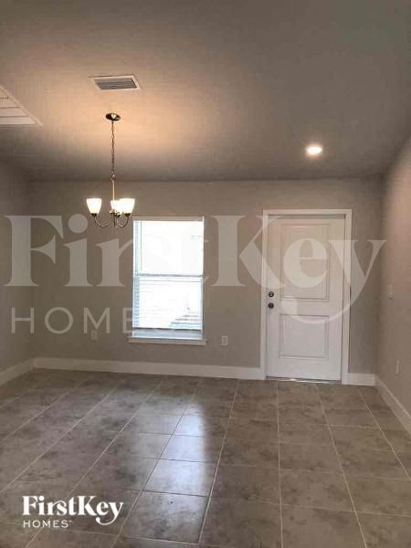 Foto del edificio - 6114 Holt Ct