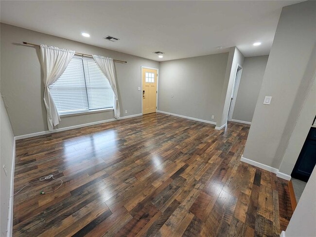 Building Photo - 2216 Hasley Dr