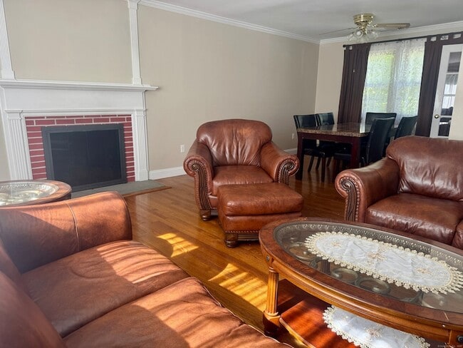 Foto del edificio - 317 Weeping Willow Ln
