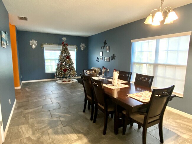 Building Photo - 445 Kestrel Dr