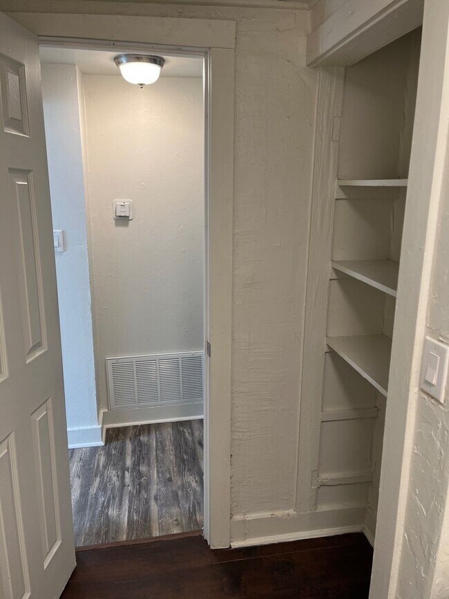 Foto del edificio - 2912 N Independence Ave