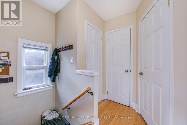 Photo du bâtiment - 96 Hertle Ave