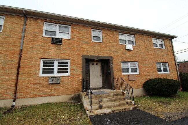 Building Photo - 157 School St