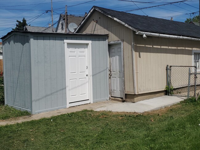 Garden shed - 1104 S Layton Blvd