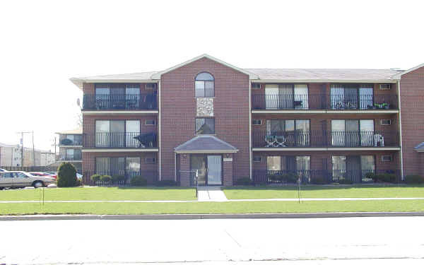 Building Photo - 8050-8060 S Roberts Rd
