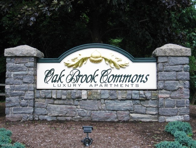 Building Photo - 1 Oakbrook Commons