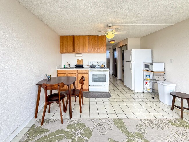 Building Photo - 2211 Ala Wai Blvd
