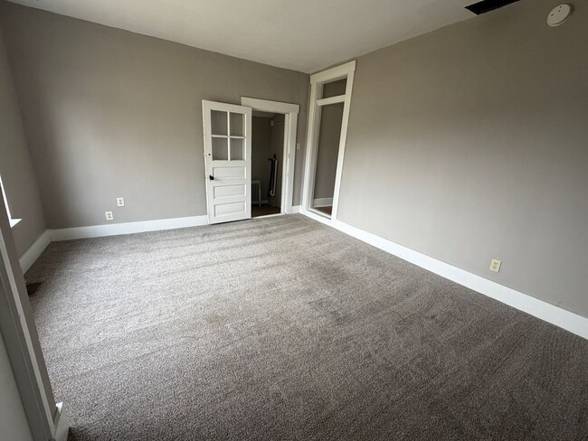 Building Photo - FordAve12